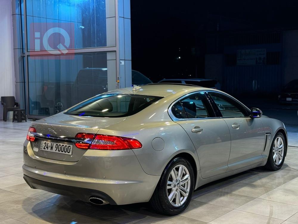 جاكوار XF